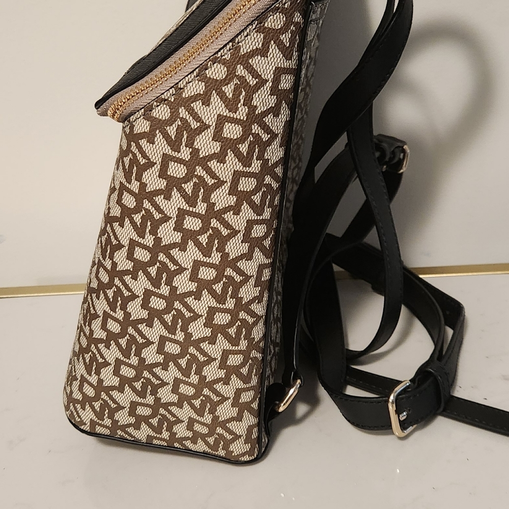 Backpack - Picture 4 of 4